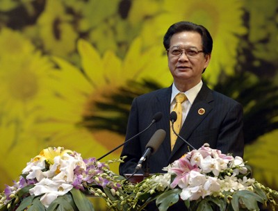 PM Nguyen Tan Dung mengusulkan supaya gerakan kompetisi dan pemberian penghargaan tahun 2012 harus merapati pelaksanaan tugas-tugas perkembangan sosial - ảnh 1