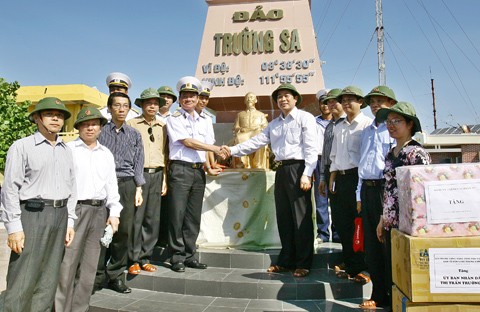 Bertemu kembali dengan prajurit pertama yang kibarkan bendera pembebasan di pulau Song Tu Tay - ảnh 3