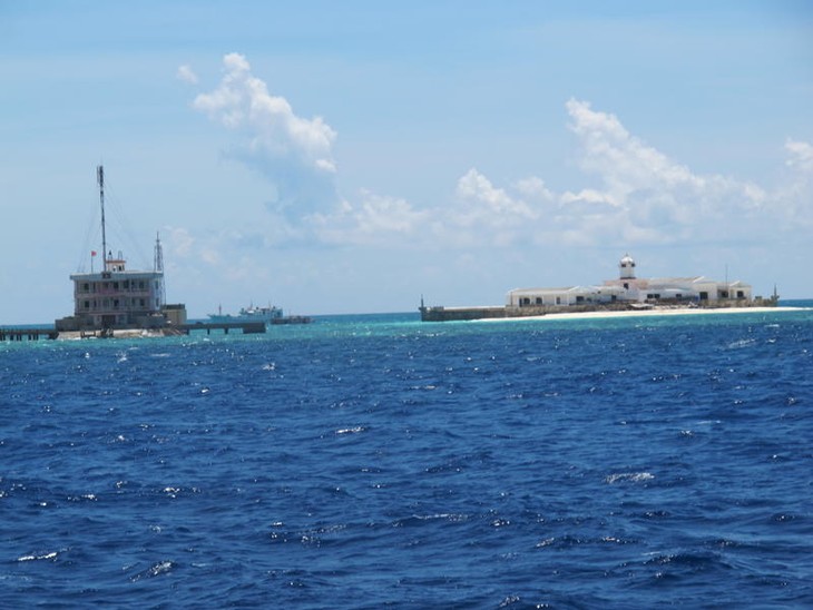 Kunjungan pokja Angkatan Laut Vietnam ke kabupaten pulau Truong Sa - ảnh 1
