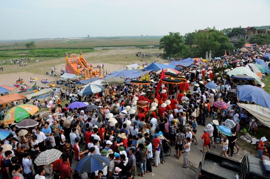 Ciri-ciri khas festival Giong desa Phu Dong - ảnh 1