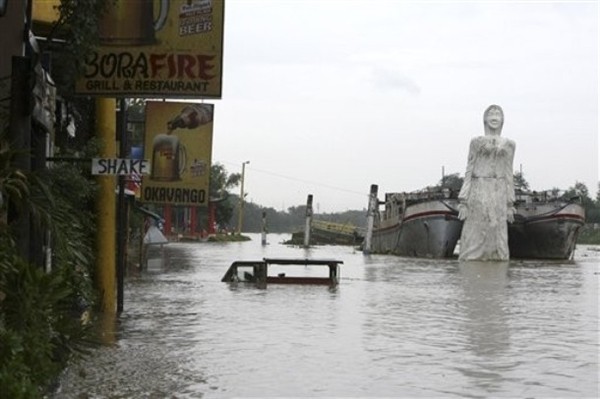 越南帮助菲律宾克服自然灾害影响 - ảnh 1