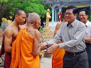 武文宁祝贺南部高棉族同胞传统新年 - ảnh 1