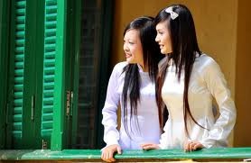 越南文化的象征之一——长衫 - ảnh 3