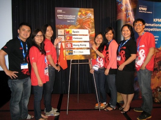 越南学生进入香港毕马威全球国际商业案例竞赛前4名 - ảnh 1
