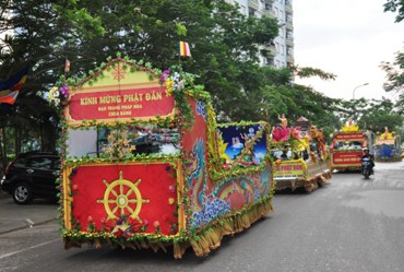 河内市政府领导人向越南佛教教会致以节日祝贺 - ảnh 1