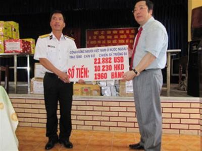一名海外越南侨胞向长沙岛县捐款一亿越盾 - ảnh 1