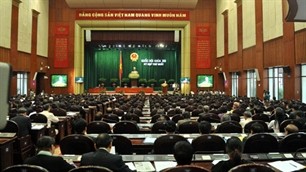 越南13届国会3次会议闭幕，通过多部重要法律和决议 - ảnh 1