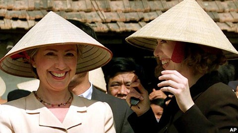 美国国务卿希拉里访问越南 - ảnh 1