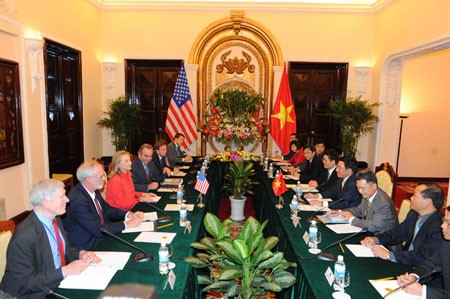 美国国务卿希拉里会见越南企业家 - ảnh 1