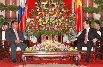 越南党和国家领导人会见老挝国家副主席本扬 - ảnh 1