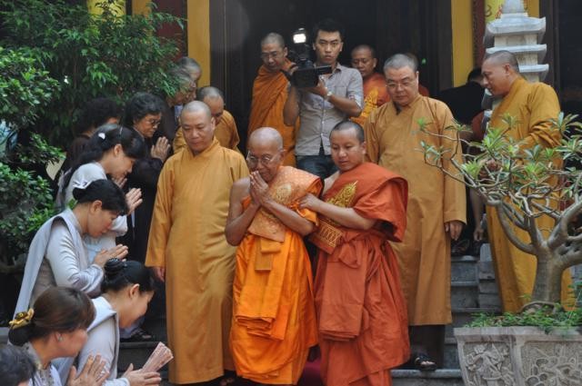 柬埔寨佛教代表团礼节性拜访茶荣省佛教治事委员会 - ảnh 1