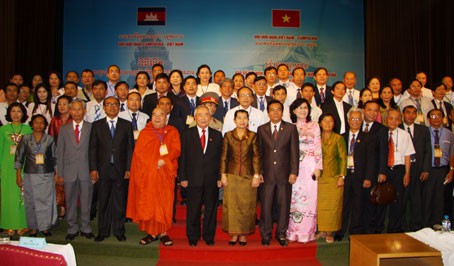 越柬两国友好组织举行第三次越柬人民合作友好见面会 - ảnh 1