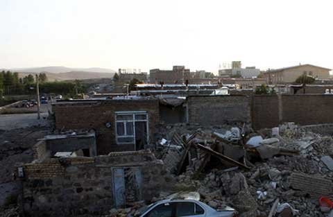 伊朗地震造成300人死亡，2600人受伤 - ảnh 1
