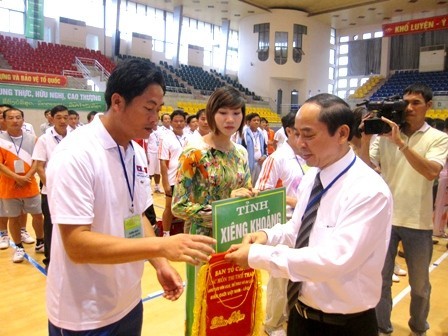 2012越老边境文化体育旅游交流活动在河静省举行颁奖仪式 - ảnh 1