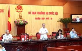 越南国会常委会10次会议讨论国防安全教育法草案 - ảnh 1