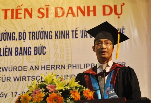 越南向德国经济和技术部长授予名誉博士学位 - ảnh 1