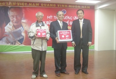 越南各地举行活动，响应十.一国际老年人日 - ảnh 1