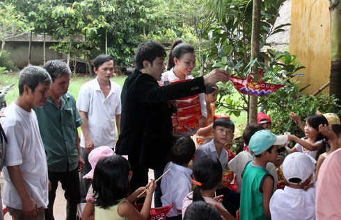 捐助越南残疾儿童慈善拍卖会在美国举行 - ảnh 1