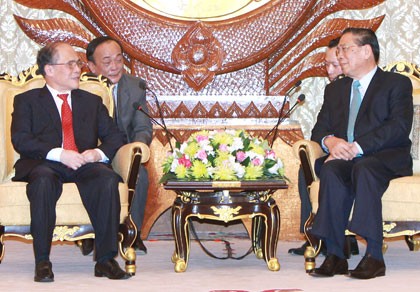 阮生雄拜会老挝人民革命党总书记、国家主席朱马利并会见总理通辛 - ảnh 1