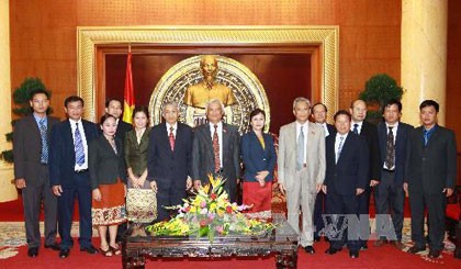 越南国会副主席汪朱刘会见老挝国会法律委员会代表团 - ảnh 1