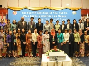第四届东盟妇女委员会10＋3会议在老挝开幕 - ảnh 1