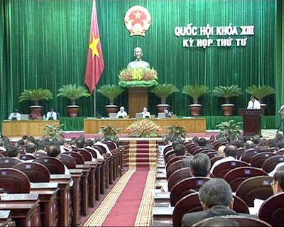 越南13届国会4次会议继续讨论反腐败和打击犯罪问题 - ảnh 1