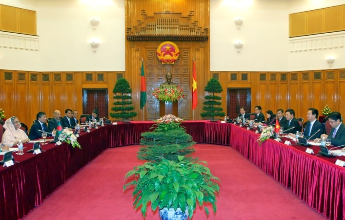 越南政府总理阮晋勇与孟加拉总理谢赫.哈西娜举行会谈 - ảnh 1