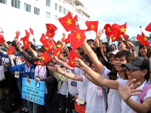 东南亚青年船离开西贡港 - ảnh 1