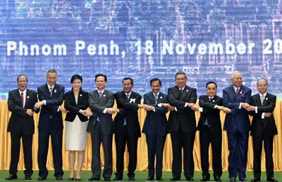 越南政府总理阮晋勇在第21届东盟峰会上发表重要讲话 - ảnh 1