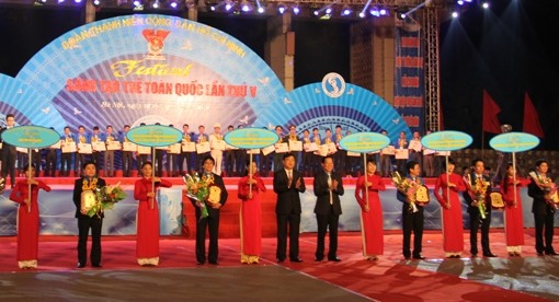 胡志明共青团举办第五次全国创新青年表彰仪式 - ảnh 1