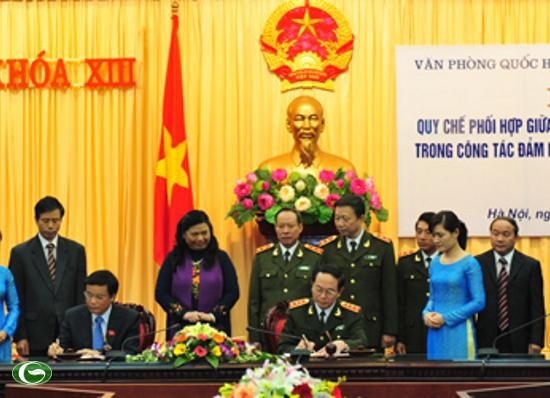 越南国会办公厅与公安部签署保障国会活动的安保机制协议 - ảnh 1