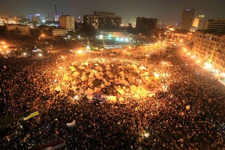 埃及爆发游行示威，反对总统宪法声明 - ảnh 1