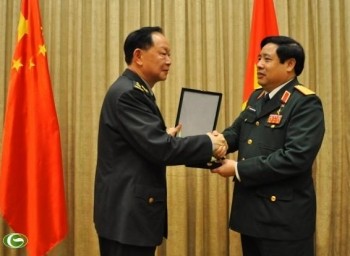 越南国防部长冯光青会见中国国防大学代表团 - ảnh 1