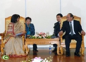 越南政府副总理阮春福会见防艾国际援助者代表 - ảnh 1