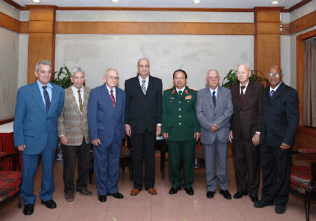 古巴退伍老兵代表团访问越南 - ảnh 1