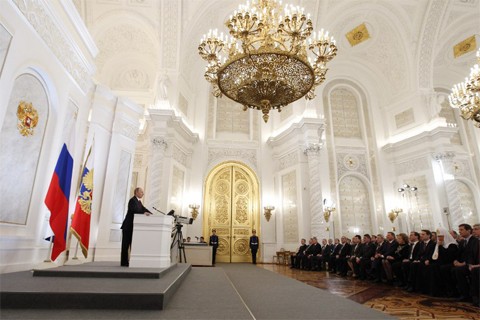 俄罗斯总统普京与总理梅德韦杰夫讨论俄经济发展前景问题 - ảnh 1