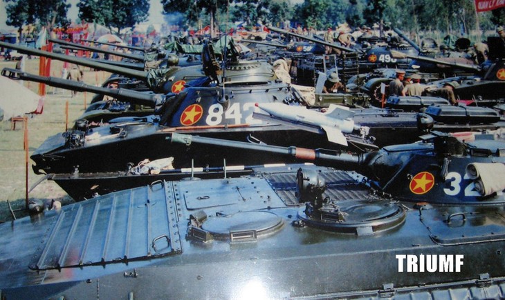 坦克装甲兵部队举行军民团结会议 - ảnh 1