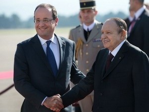法国总统奥朗德对阿尔及利亚进行历史性访问 - ảnh 1