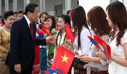 老挝人民革命党中央总书记、国家主席朱马利·赛雅贡正式访越 - ảnh 1