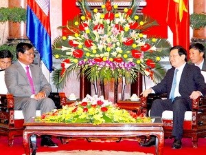 张晋创会见柬埔寨副首相兼内政大臣萨肯 - ảnh 1