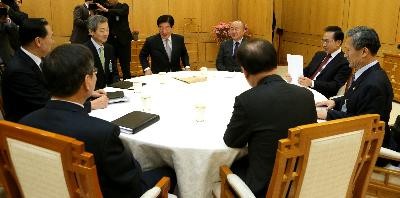 韩国和日本同意就两国即将举行的首脑会谈进行磋商 - ảnh 1