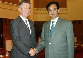 越南政府总理阮晋勇会见欧盟贸易委员卡雷尔·德古特 - ảnh 1