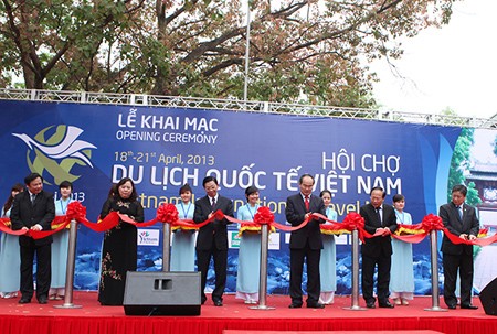 2013越南国际旅游展在河内举行 - ảnh 1