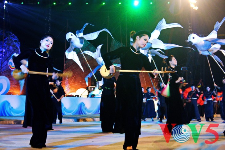2013年下龙狂欢节：广宁省的旅游品牌 - ảnh 3
