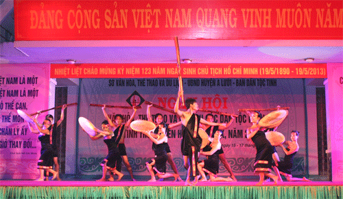 2013年承天顺化省山区少数民族文化体育旅游节在阿雷县举行 - ảnh 1