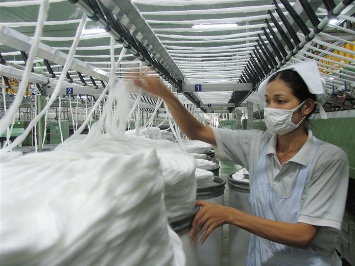 越南纺织服装业：今年上半年出口达近九十亿美元 - ảnh 1