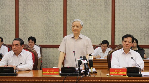 越共中央政治局和义安省省委常委会举行工作会议 - ảnh 1