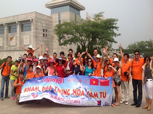滞留中国甘肃省文县的３８名越南籍游客安全抵达陕西省西安市 - ảnh 1