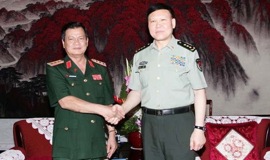 越南国防部副部长阮成弓会见中国人民解放军总政治部主任张阳 - ảnh 1