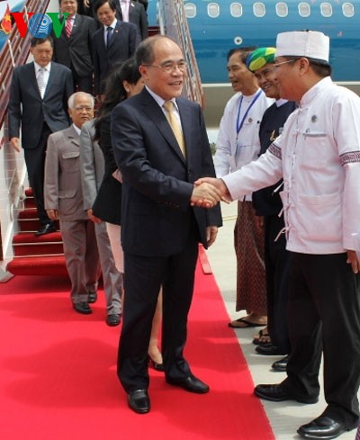 越南国会主席阮生雄抵达缅甸内比都 - ảnh 1
